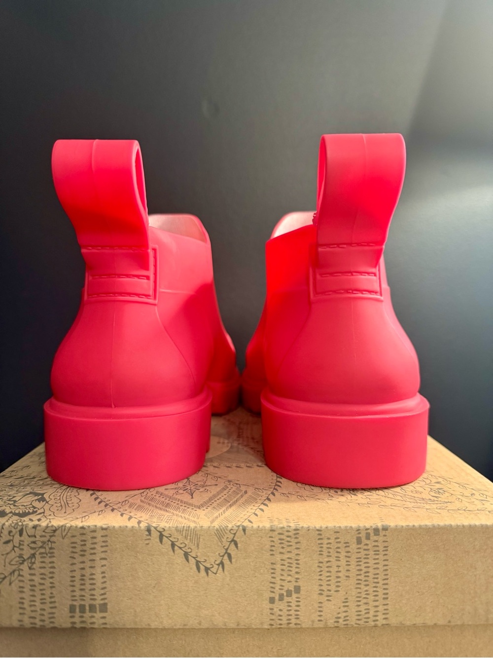 Free People Collection High Street Rain Boot in Dragon Fruit Size 6 - Picture 4 of 8